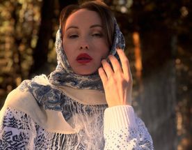 Фото девичник в стиле Аля-Рус в Приэльбрусье с вечеринкой в стиле 90х