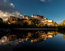 Кора Просветления: Тибет в Год Лошади, где каждый шаг равен тринадцати