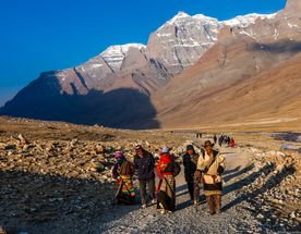 Кора Просветления: Тибет в Год Лошади, где каждый шаг равен тринадцати