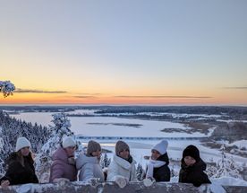 Рождество в Карелии: снежная зима, олени, ретропоезд в дружной компании