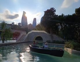 Старый город и современный Баку - в деталях