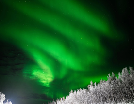 8 марта под северным сиянием у Ледовитого океана в Териберке