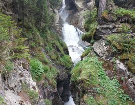 Экскурсия в Махарское ущелье: путешествие в сердце Карачаево-Черкесии (индивидуально)