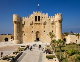 Из Каире в Александрия — там, где море рассказывает истории.