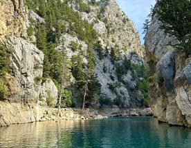 Зеленый каньон: релакс-круиз по горному озеру