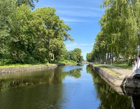 Брызги фонтанов, гранит крепостей и моря солёный ветер