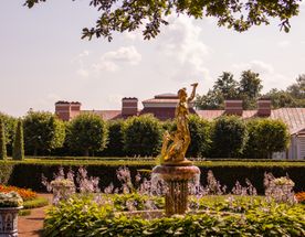 Весенний праздник открытия фонтанов в Петергофе