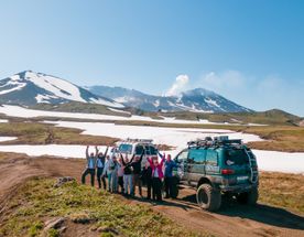 На краю Земли: вулканы, киты, морская рыбалка, баня у океана и йога.