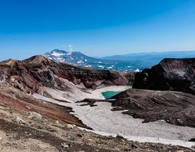 Вулкан Горелый и осмотр кратеров с гидом