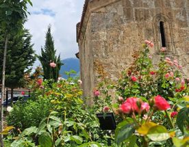 Откройте Шеки: дворцы ханов и древние караван-сараи