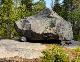 Мистическая гора Воттоваара, древний вулкан, старинные храмы и Онежские петроглифы