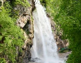 Медовые водопады и закат на Боргустанском хребте