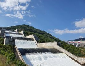 Самая большая плотина России на могучем Енисее