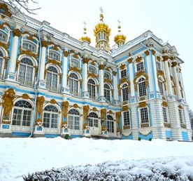 Новогодние традиции во дворцах и замках Северной столицы