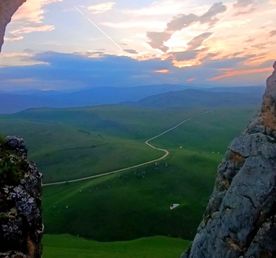 Розовое озеро, Атешгях, Янардаг, Марсианские горы, Бешбармаг и черная икра