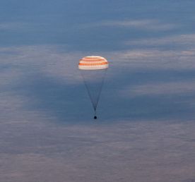 Приземление космонавтов (где то в степях Казахстана)
