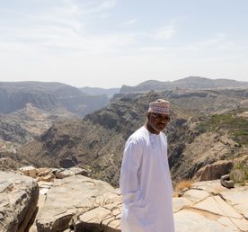 Из Маската — в древнюю крепость Низва и к величественным горам