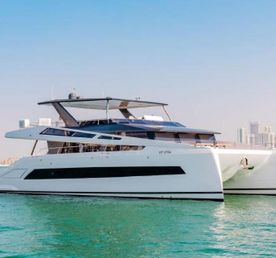 Приватная Вечеринка на яхте-катамаране в Дубае для большой компании.