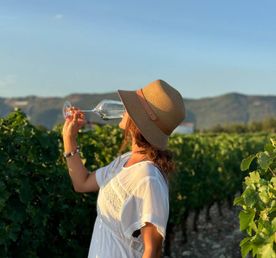 Девичник на Винодельнях: вино, яхта, жизнь у виноградников