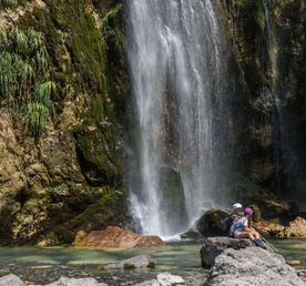 Чёрные горы у синего моря