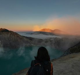 Синий огонь и восхождение на вулкан Иджен