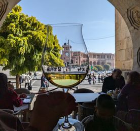 Армения за 4 дня: вино, горы и древние монастыри!