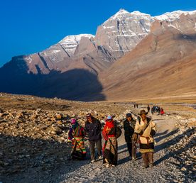 Кора Просветления: Тибет в Год Лошади, где каждый шаг равен тринадцати