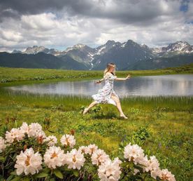 К высокогорным озёрам Кавказа. Хайкинг тур с йогой. Всё включено.