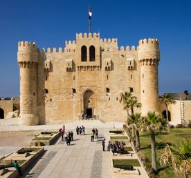 Из Каире в Александрия — там, где море рассказывает истории.