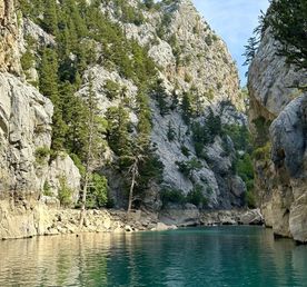 Зеленый каньон: релакс-круиз по горному озеру