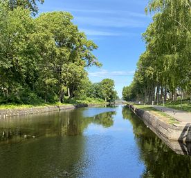 Брызги фонтанов, гранит крепостей и моря солёный ветер