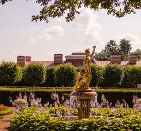 Весенний праздник открытия фонтанов в Петергофе