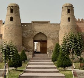 Легенды Таджикистана: Гиссарская крепость и озеро Искандеркуль