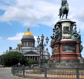 Петра творения за выходные из Москвы: Северная столица, Кронштадт, Петергоф