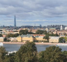 По символам Петербурга