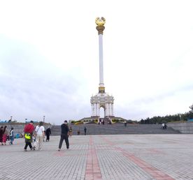 Весенний Душанбе и Навруз: прогулка по цветущему городу