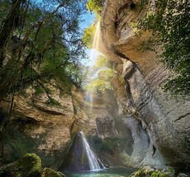 Кодорское ущелье — к водопадам, тропам и скалам