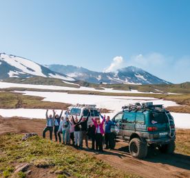 На краю Земли: вулканы, киты, морская рыбалка, баня у океана и йога.