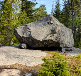 Мистическая гора Воттоваара, древний вулкан, старинные храмы и Онежские петроглифы