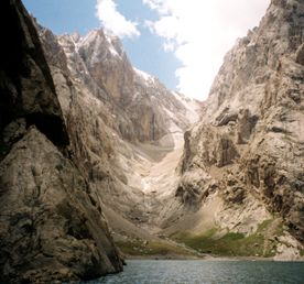 Кыргызстан - комфортное приключение в страну гор и озёр к кочевникам Тянь-Шаня
