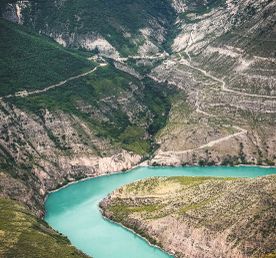 Сулакский каньон и бархан Сарыкум за 1 день: катер и захватывающие виды