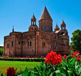 Индивидуальный тур до 2 ч. в Св. Эчмиадзин и Звартноц: монастыри, храмы, музеи, парк
