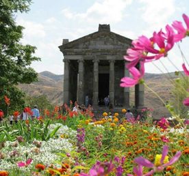 От языческого Гарни до скального монастыря Гегард. Выпечка лаваша