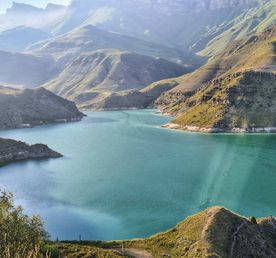 Эльбрус и высокогорное озеро Гижгит