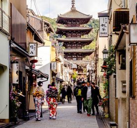 Япония. Красные клены