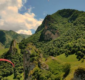 Чегемское ущелье. Парапланы