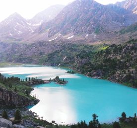 Озеро Дарашколь и подножие Белухи