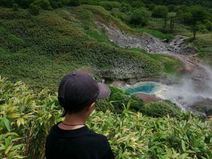 Вулкан Баранского, горячие источники