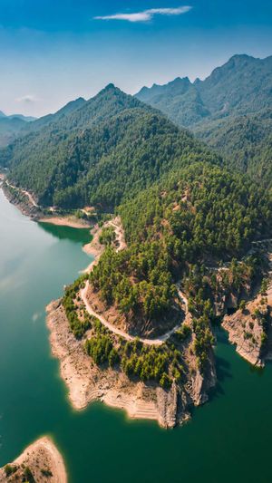 Озеро Караджаорен. Язылы Каньон