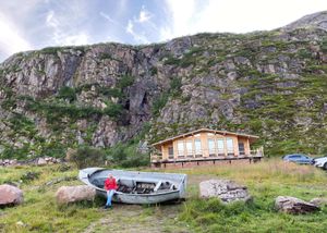 Премиум-глэмпинг, этнодеревня и Кировск, Териберка и Мурманск